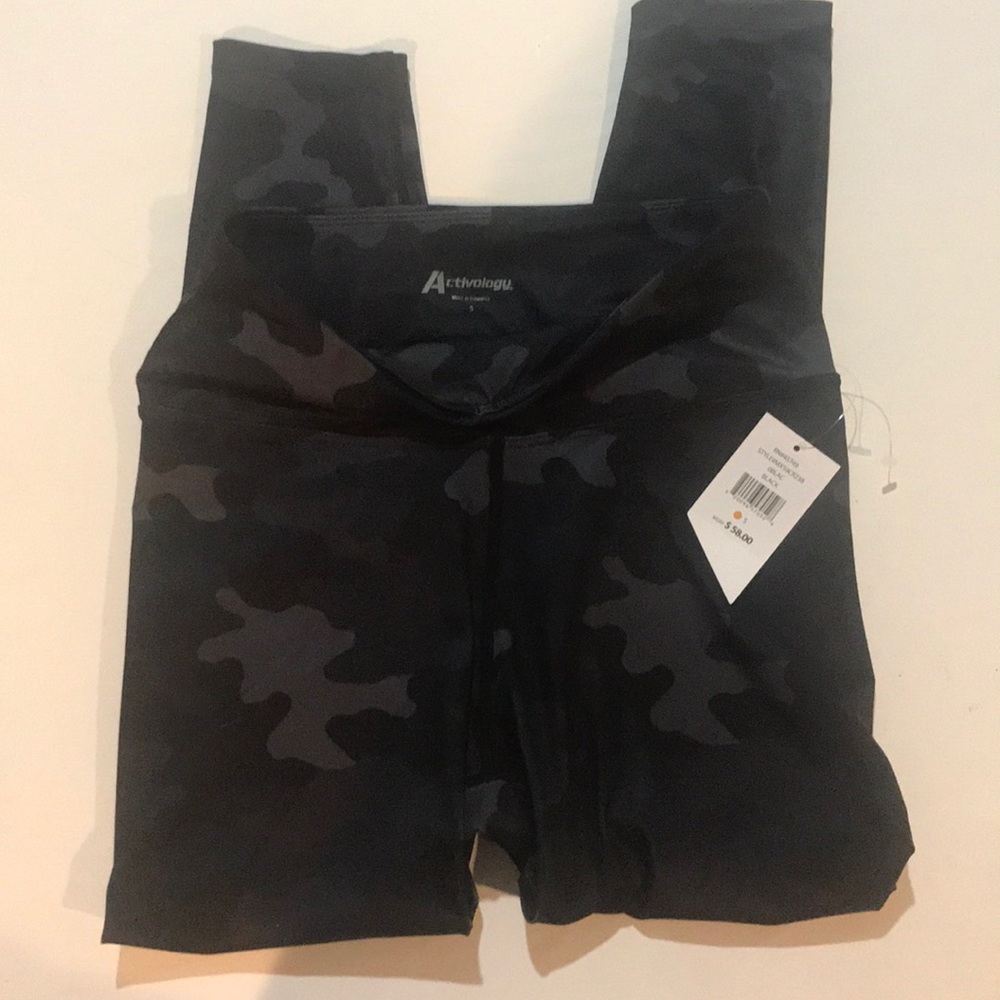 🆕 Activology Black and Grey Camo Leggings